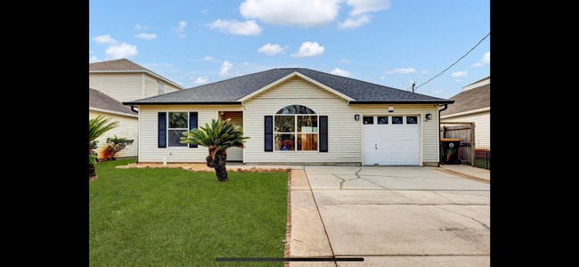 Primary Photo - 142 Beach Dr