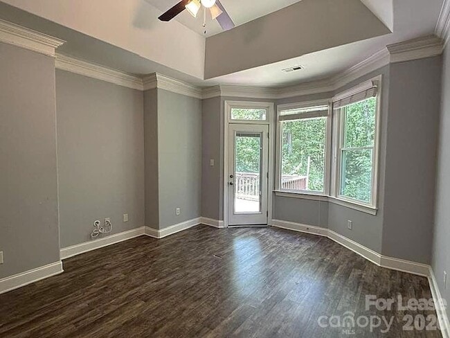 Building Photo - 6629 Tuskan Dr