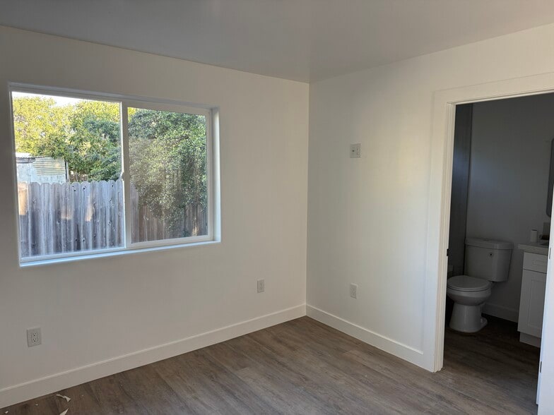 Building Photo - 376 Ramona Dr