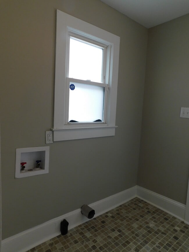 Building Photo - 85 Crowell Dr NW