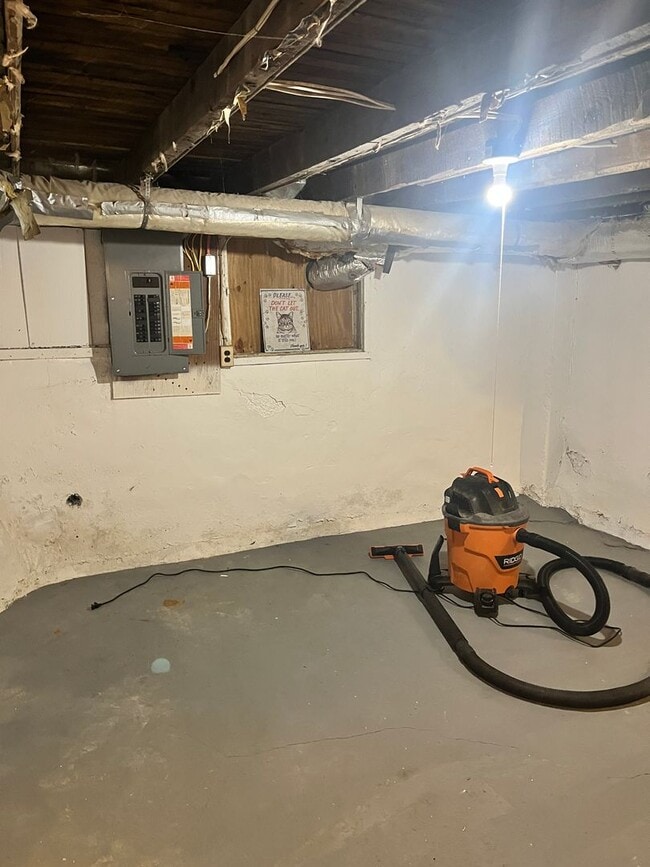 Building Photo - Beautifully renovated home in the desired Rivermont area!