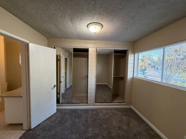 Building Photo - Affordable 3 BD 2 BA house in SW Bakersfield on a corner lot