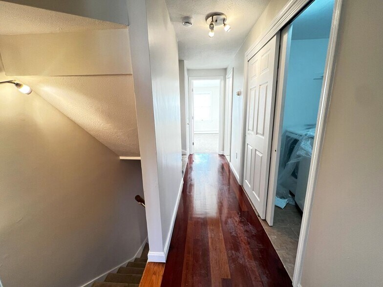 Building Photo - 86 Atwood St