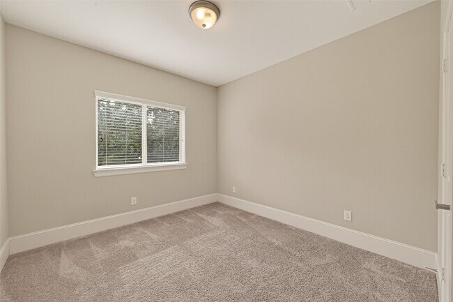 Building Photo - 11905 Wedemeyer Way