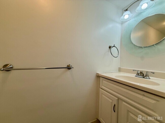 Building Photo - 256 Willowbrook Dr