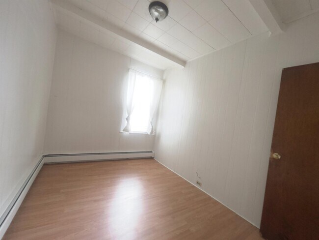 Building Photo - 17 E 48th St