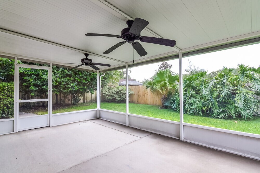 Building Photo - 704 Sand Ridge Dr
