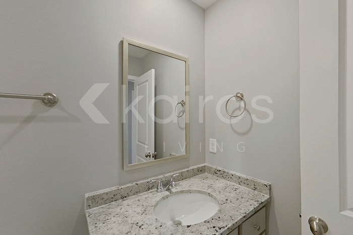 Building Photo - 664 June St