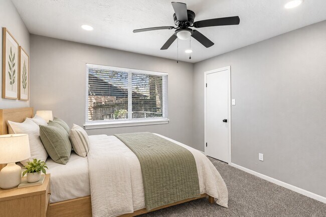 Building Photo - 24610 Green Moss Dr