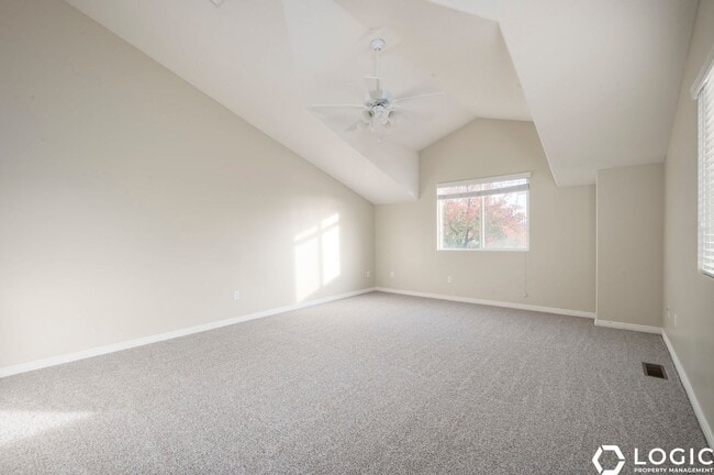 Building Photo - Spacious Row End Townhome in Amazing Locat...