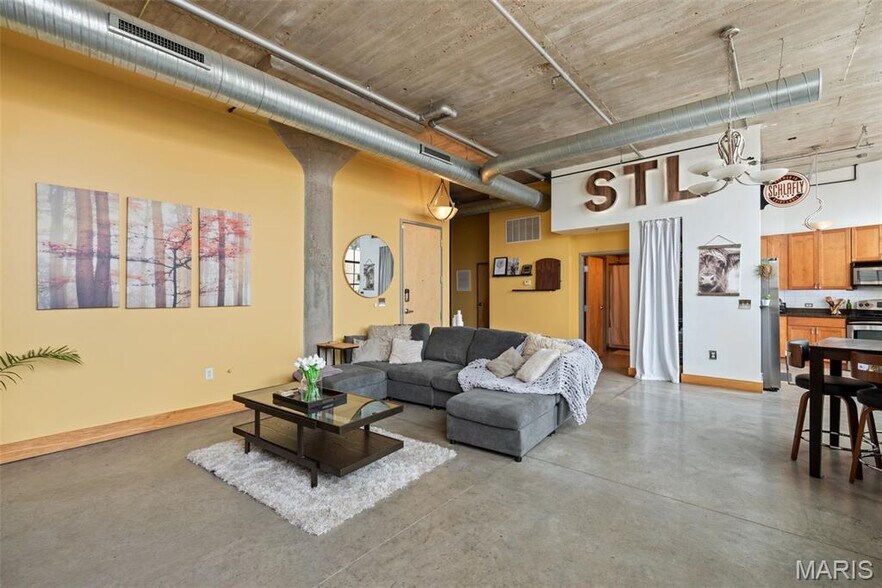 Building Photo - 2323 Locust St