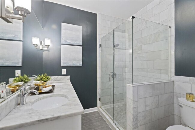 Building Photo - 481 Hill St SE