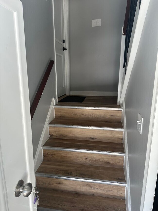 Building Photo - 4407 Rosemont Ave