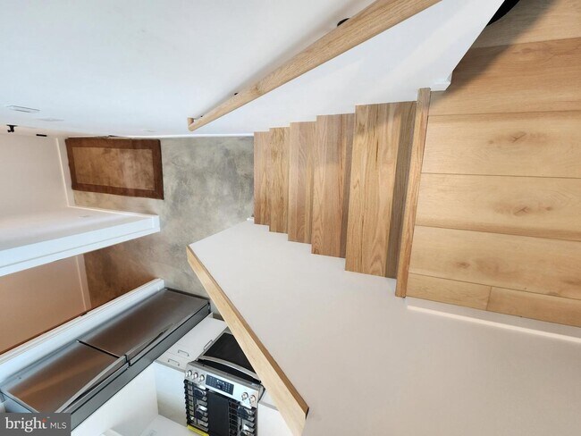 Building Photo - 1048 Prospect St