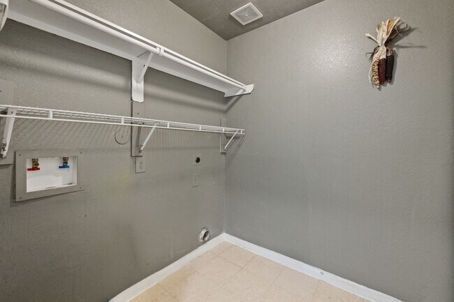 Building Photo - 4614 Pin Oak Creek Ln