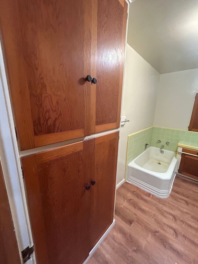 Building Photo - Wow, ready for move in, large updated home...