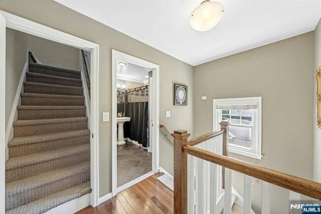 Building Photo - 332 Demarest Ave