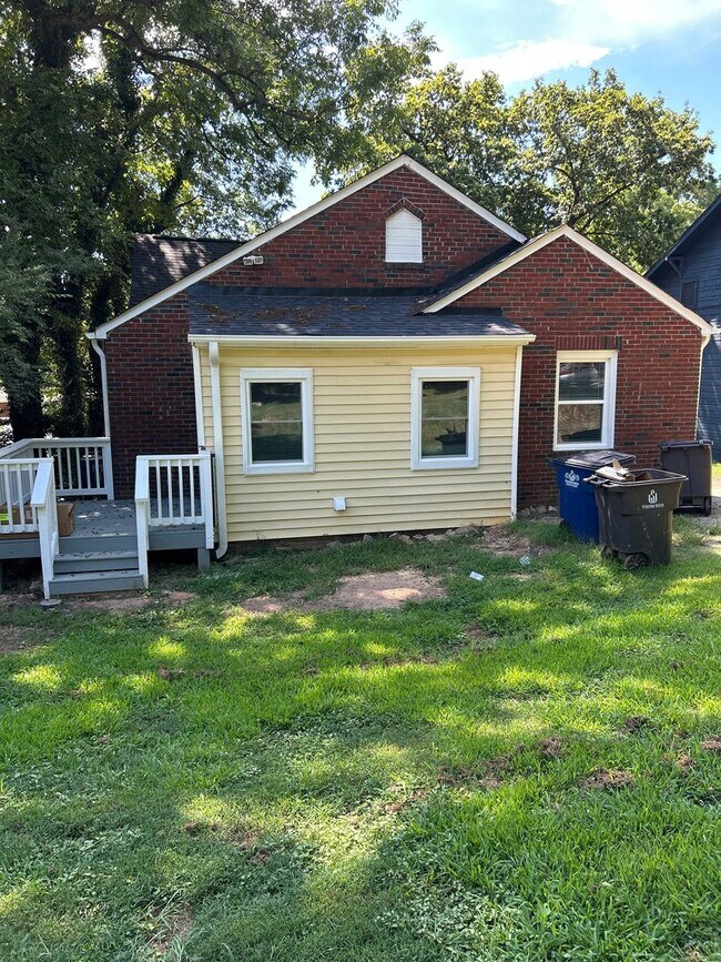 Building Photo - 2505 N Patterson Ave