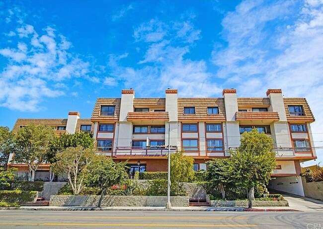 Building Photo - 8828 Pershing Dr