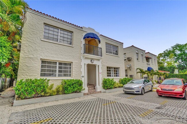 Primary Photo - 935 Catalonia Ave