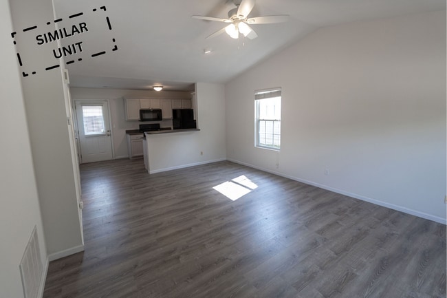 Building Photo - 3322 E St Charles Rd