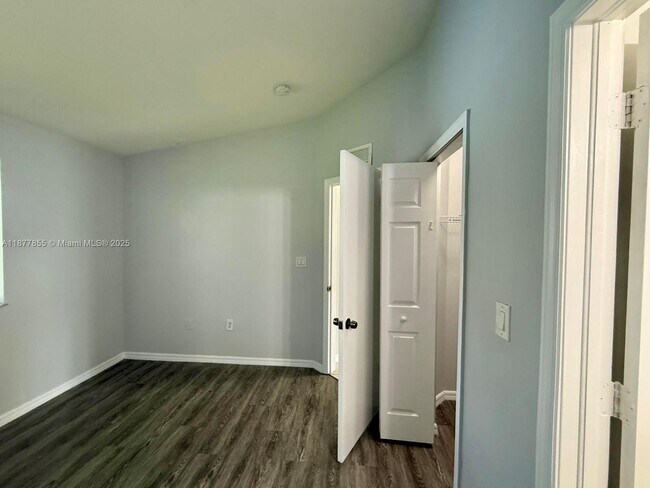 Building Photo - 2930 SE 13th Ave