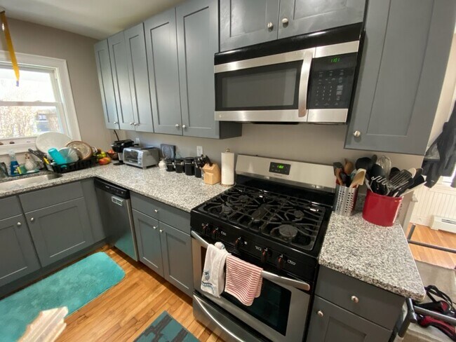 Building Photo - 63 Jastram St