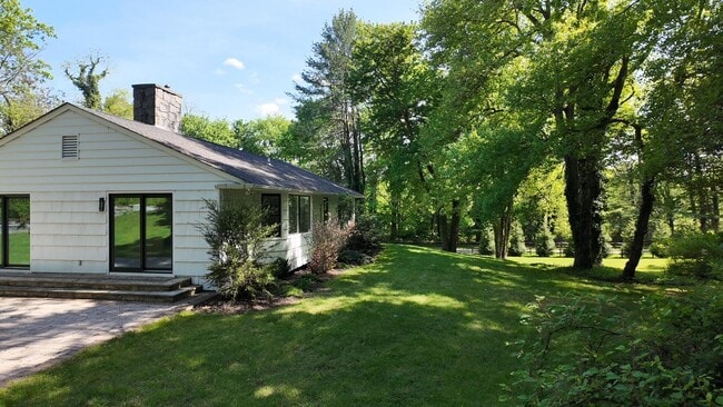 Building Photo - 471A Woodbury Rd