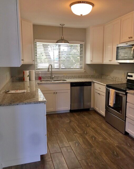 Kitchen - 6106 Vance Jackson Rd