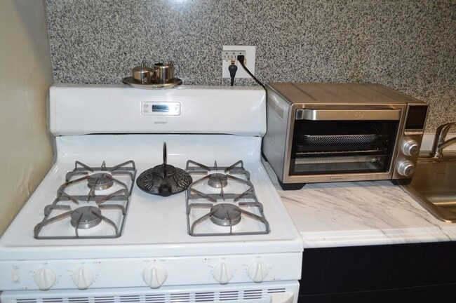 Building Photo - 790 Hyde Park Ave