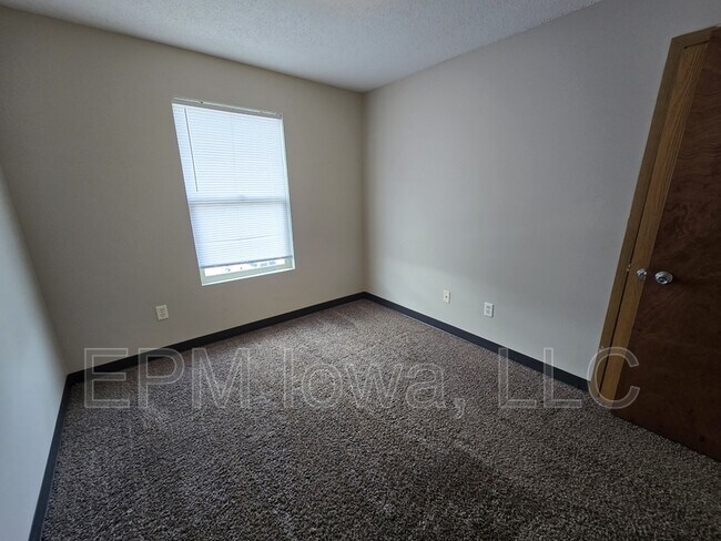 Building Photo - 60 Miller Ave SW