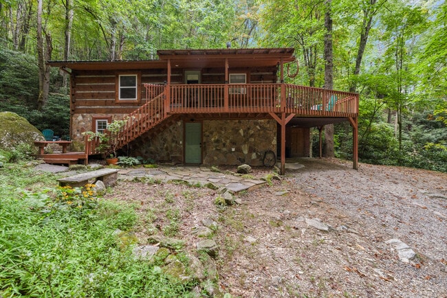 Building Photo - 202 Blue Grass Rd
