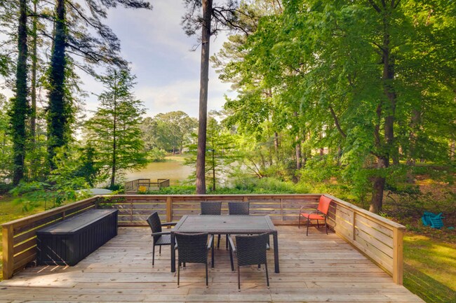 Building Photo - Kerry Lake