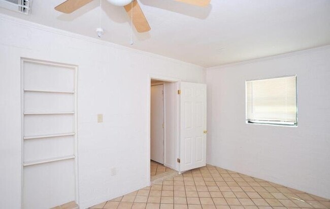 Building Photo - Cntrally Located 4 bedroom home