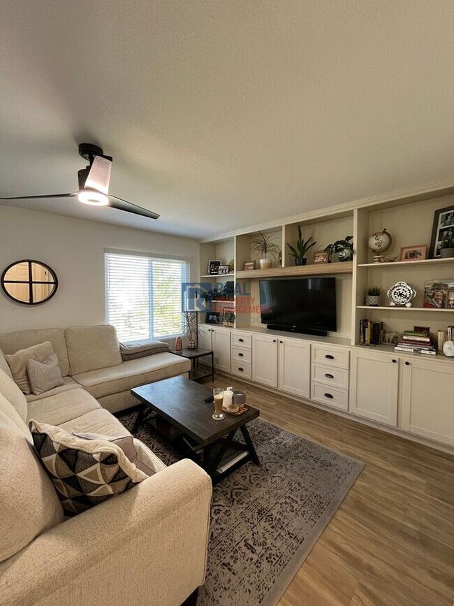 Building Photo - 9597 Fox Den Dr