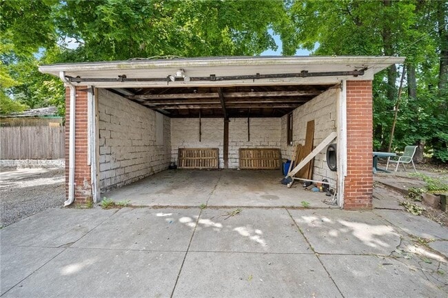 Building Photo - 74 Pembroke Ave