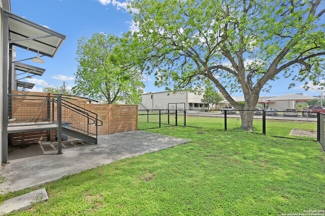 Building Photo - 3363 E Commerce St