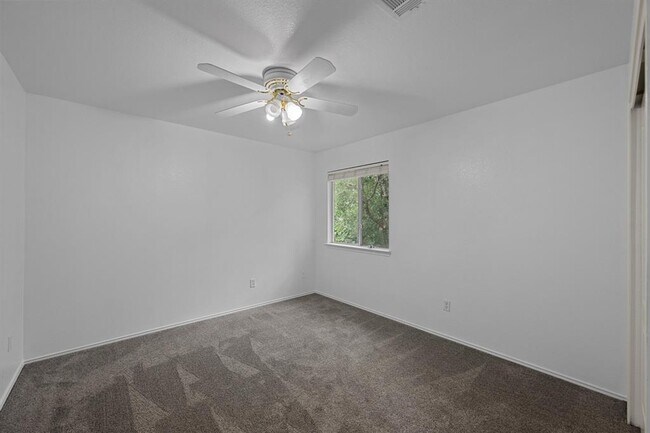 Building Photo - 4433 Chickasaw Ct