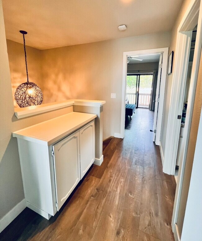 Building Photo - 6813 Briarwood Dr