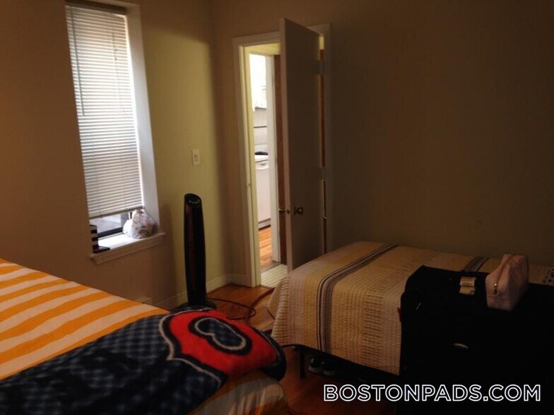 Building Photo - 57 Westland Ave