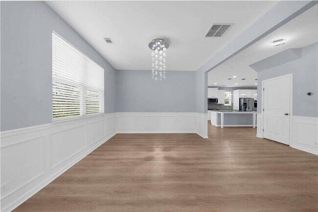 Building Photo - 5435 Mirror Lake Dr