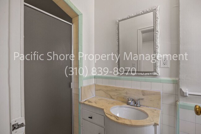 Building Photo - 458 S Roxbury Dr