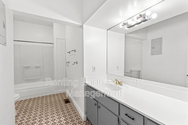 Building Photo - 4732 Court S