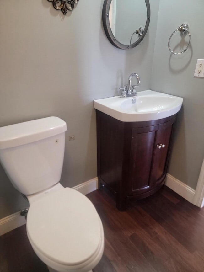 Building Photo - 727 7th Way