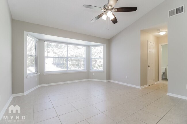 Building Photo - 536 Remington Oak Dr
