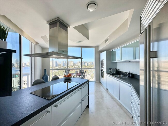 Building Photo - 18201 Collins Ave