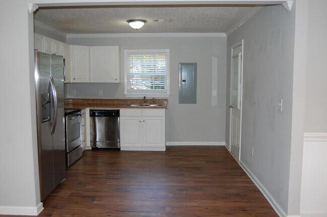 Building Photo - 111 Smallridge St