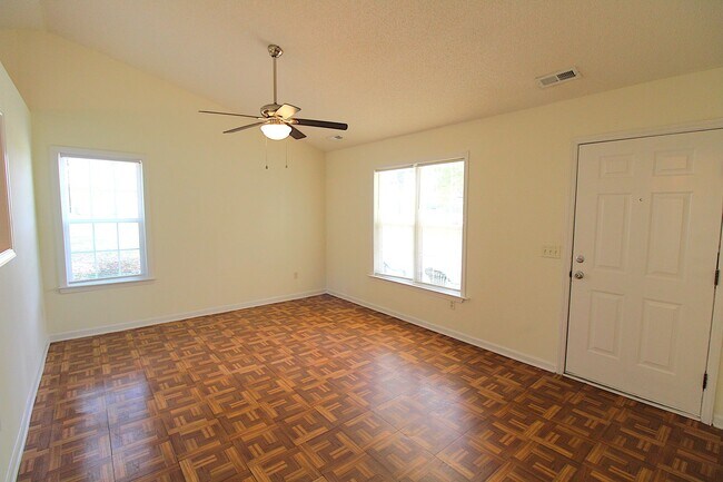 Building Photo - 3 Bedroom Home in Monroe!