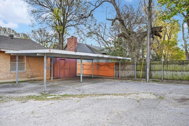 Building Photo - 3225 Crites St