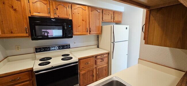 Building Photo - 1111 Horizon Dr